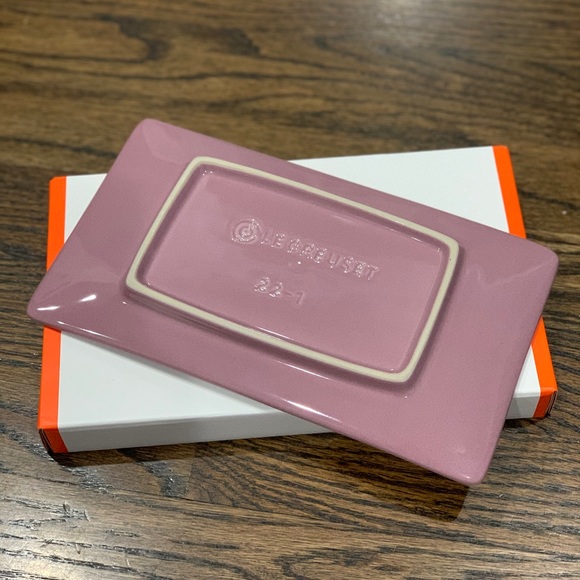 New Le Creuset Mauve Pink Mesh Rectangle Plate - Picture 2 of 4